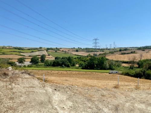 ÇATALCA DAGYENİCE DE ANA CADDE ÜZERİ ARAZİ