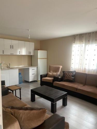 ÇATALCA KALEİÇİ MAHALLESİNDE MÜSTAKİL EV