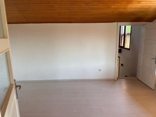 	Çatalca Kabakça’da Havuzlu ve Ahşap Evli Büyük Bahçeli Mülk