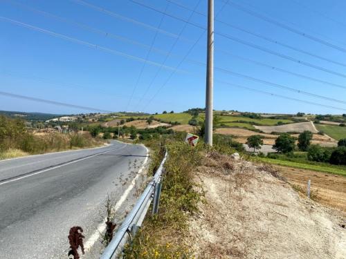 ÇATALCA DAGYENİCE DE ANA CADDE ÜZERİ ARAZİ
