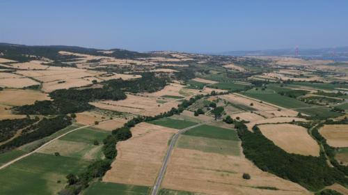 GELİBOLU BAYIRKÖYDE 920 M² ÇAPLI MUVAFAKATLI SATILIK PARSEL