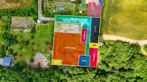 	Çatalca Kabakça’da Havuzlu ve Ahşap Evli Büyük Bahçeli Mülk