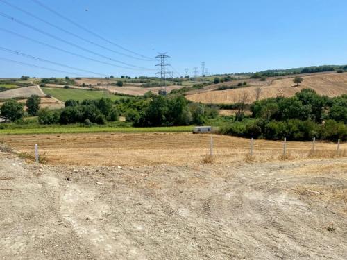 ÇATALCA DAGYENİCE DE ANA CADDE ÜZERİ ARAZİ
